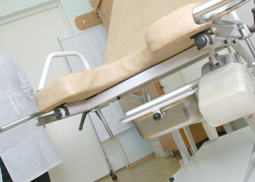 Medicul rezident care cerea 200 de lei pentru un chiuretaj nu suportă să dea cu subsemnatul